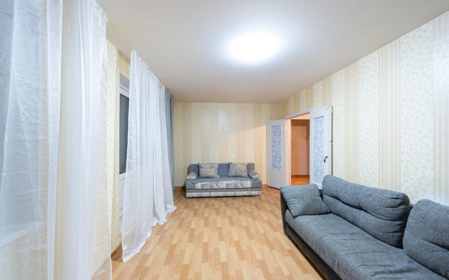 Dvuhkomnatnyie U Trk Planeta Apartments