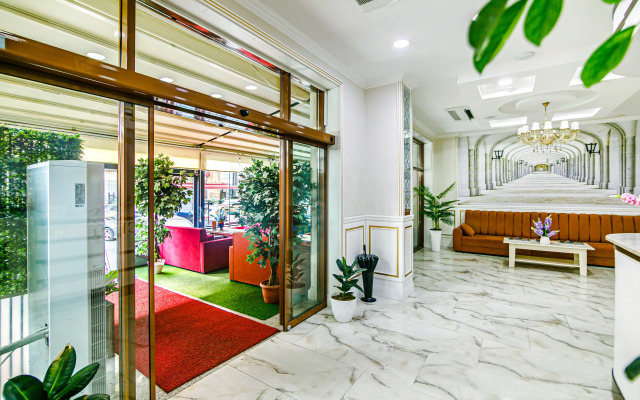 Maris Baku Hotel