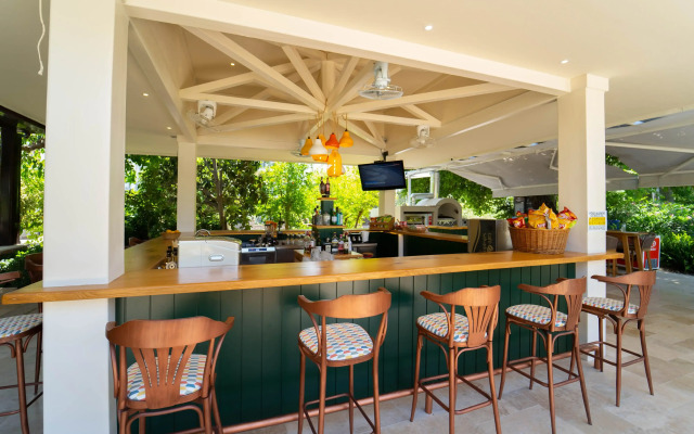 Club-E Hotel