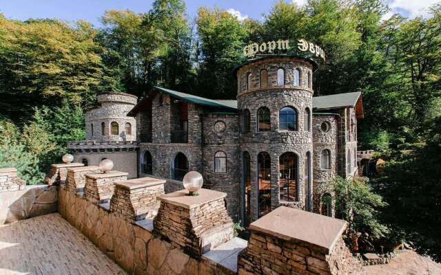 Fort Evrika Hotel