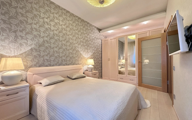 V Poselke Pesochny Flat