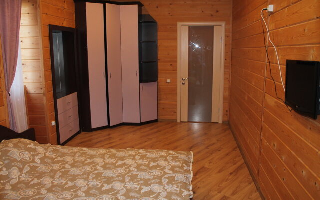 Na Shosse Alupkinskom 62V Guest House