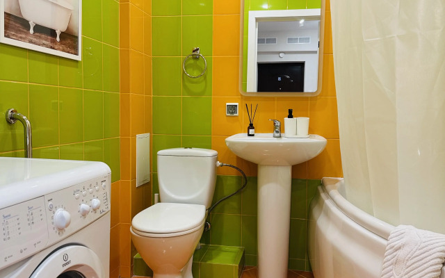 Orange Rimskaya Flat