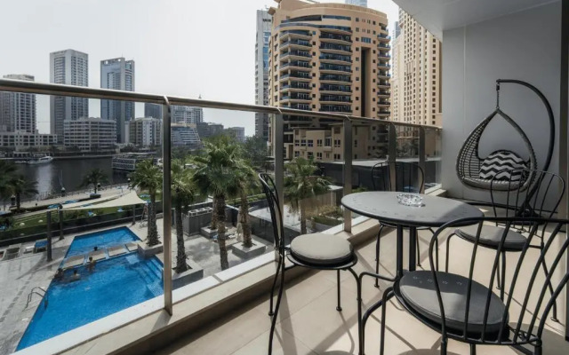 Апартаменты Izzi One Bedroom Sparkle Tower