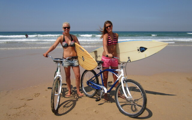 Da Silva Bike & Surf Camp Guest house