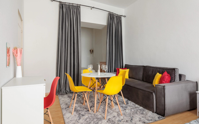 Апартаменты у Дворцовой площади DereMRents ДереМРентс