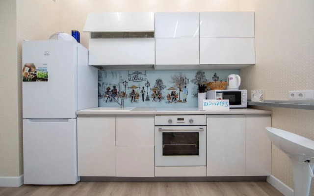 Na Samom Beregu Chyornogo Morya Flat