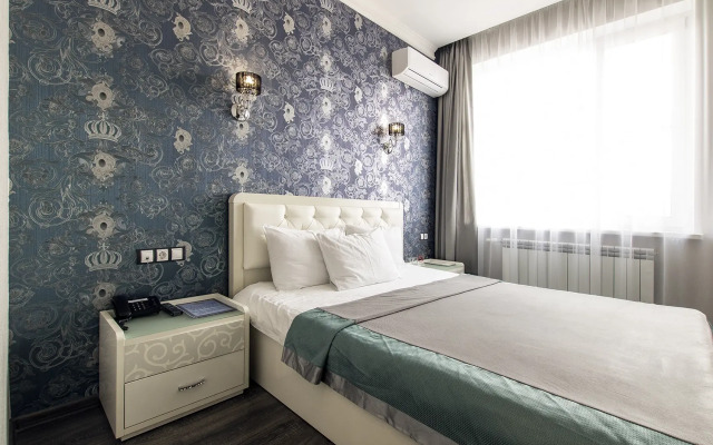 Отель Корона