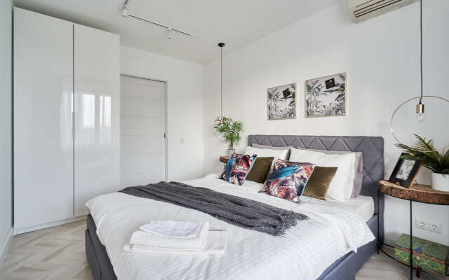 Dlya 4kh S Parkovkoy Vo Dvore Apartments