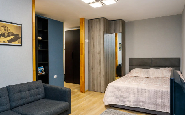 Ussuriyskiy bulvar 15 Flat