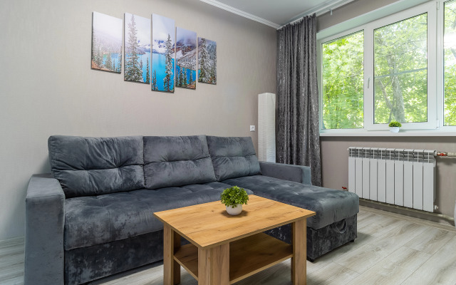 Na Ulitse Nadezhdy Suslovoy, 13 Flat