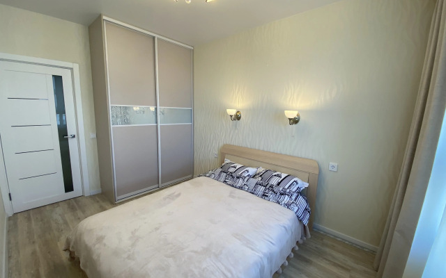 Rest with a panorama of the river Tours Flat