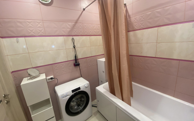 Shikarnaya Odnushka Ryadom s Meditsinskim Tsentrom Flat
