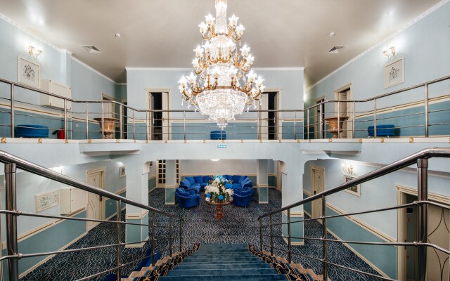 Dvin Hotel