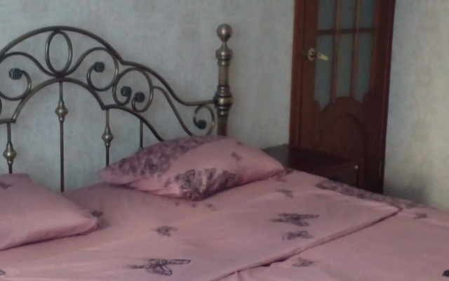 Квартира Двухкомнатная у метро с бесплатной парковкой