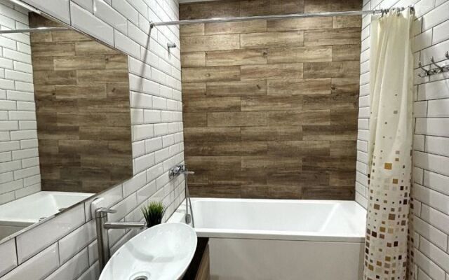 Na Ulitse Latysheva 3l Flat