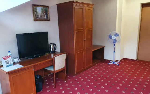 Golden Hotel