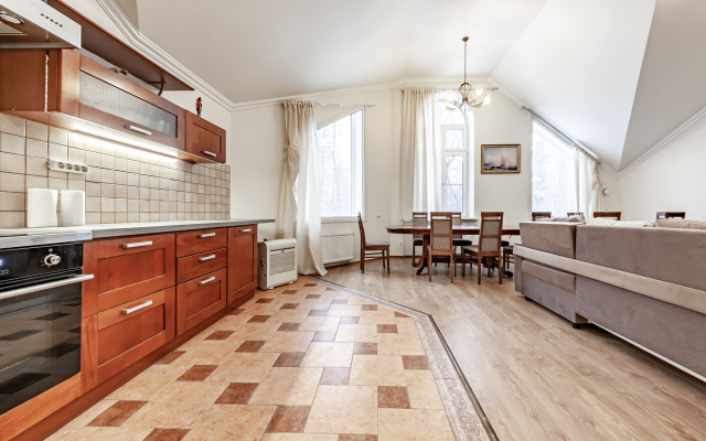 Ulitsa Belyakova 1a Private House