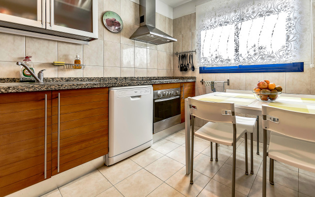 Prostornyij Taunhaus S Vidom Na More I Tejde Apartments