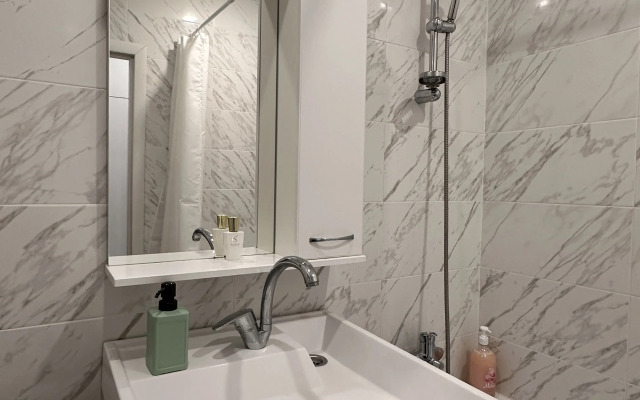 Svetlaya S Udobnoy Krovatyyu Flat