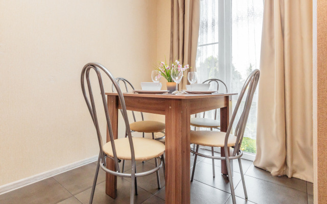 Na Ul Tsvetochnaya Ulitsa 15/21 Flat