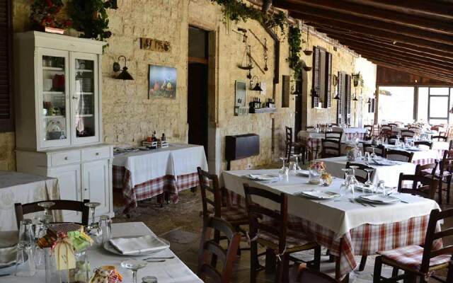 Agriturismo Masseria Alberotanza B&B and Restaurant BeBreakfast