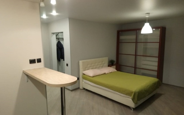 Dobryie Sutki Na Hohryakova Apartments