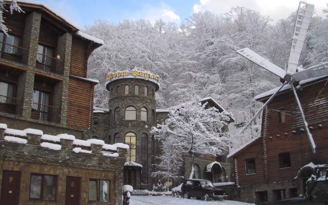 Fort Evrika Hotel
