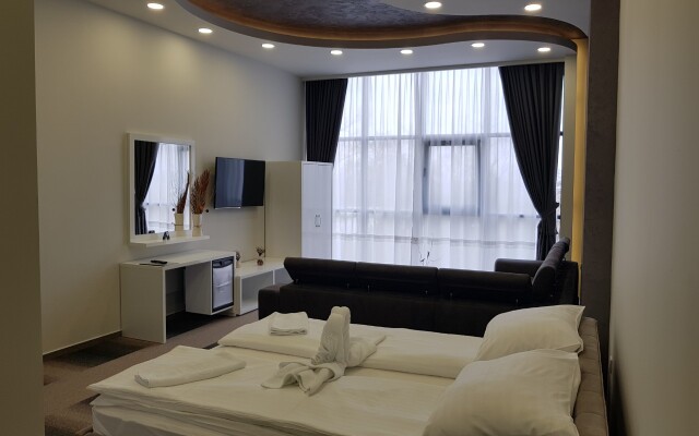 River Hotel