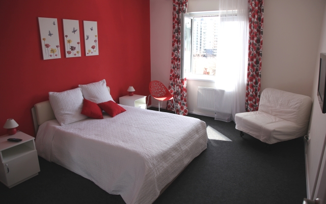 Квартира Red Wall