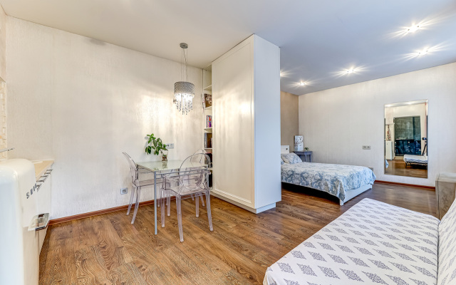 V Zolotom Treugolnike Flat