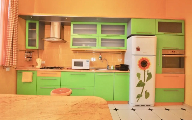 Na Polikurovskoy Ulitse 1 Apartments