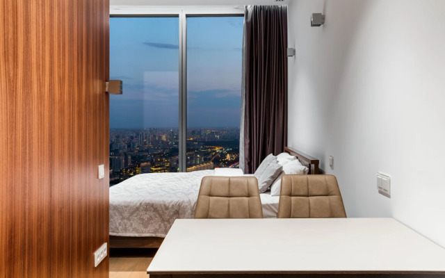 Студия для двоих на 74-м этаже