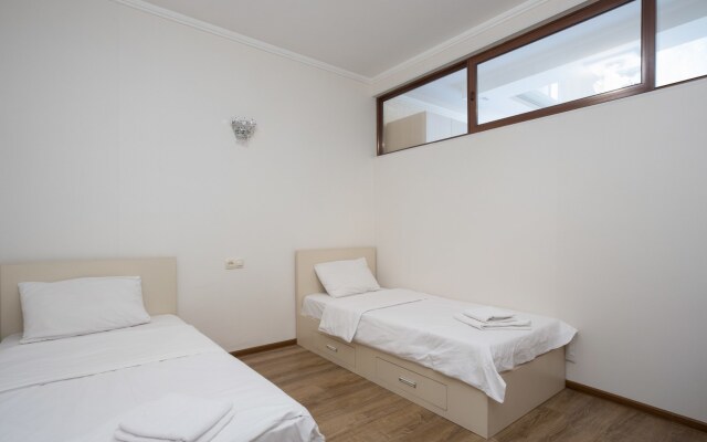Stay Inn On Sayat-Nova Ave. 33-53 Apartments