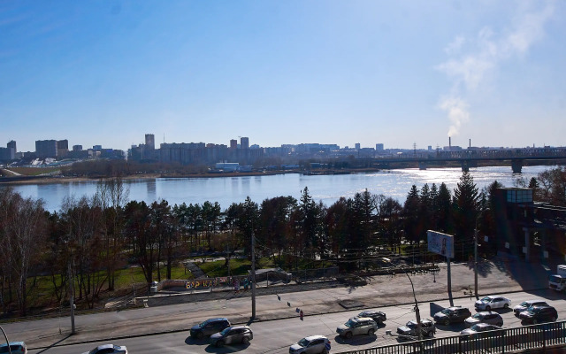 S Vidom Na Ob Inskie Kholmy Apartments