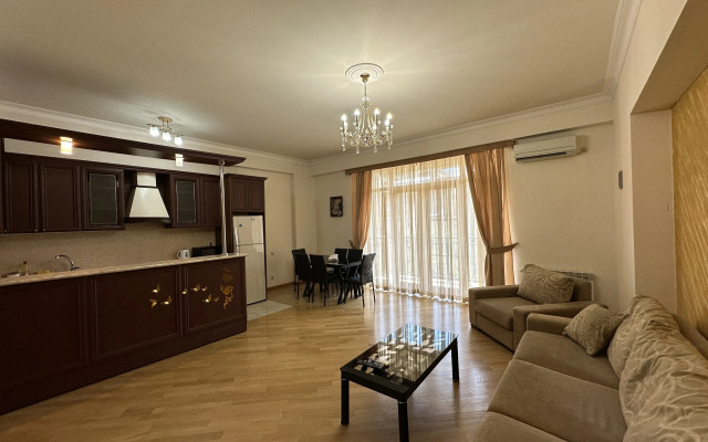 2-K v Novostroyke, Ulitsa Arama, Di480 Flat