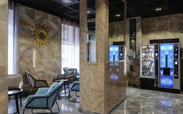 Komfortabelnie U Metro Okruzhnaya Apartments