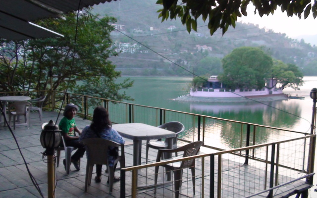Lake Retreat Bhimtal Guest House