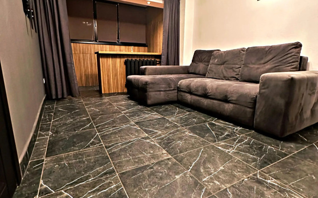 U Metro Prazhskaya Flat