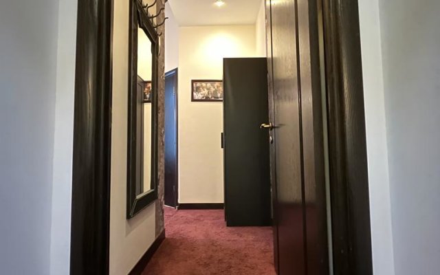 4 Rooms Hotel