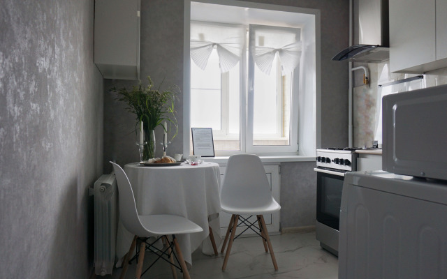 Schastlivaya S Vidom Na Lavru Flat