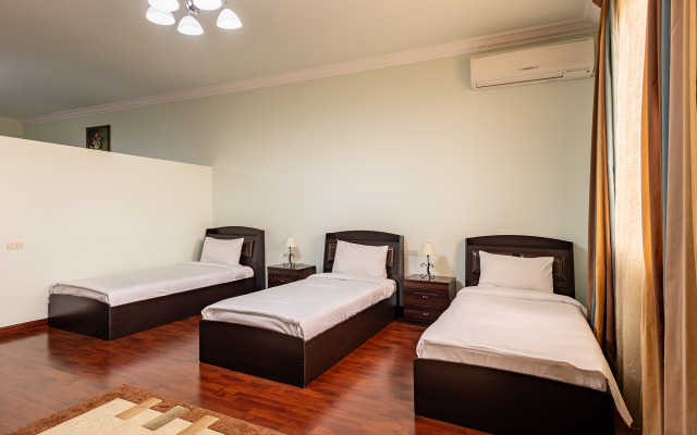 La Defense Yerevan Hotel
