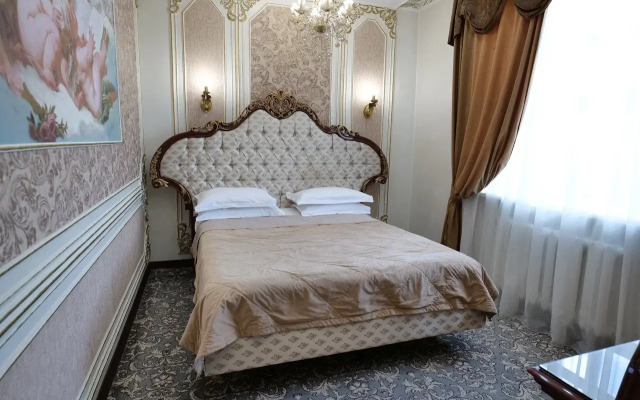 Lion Hotel