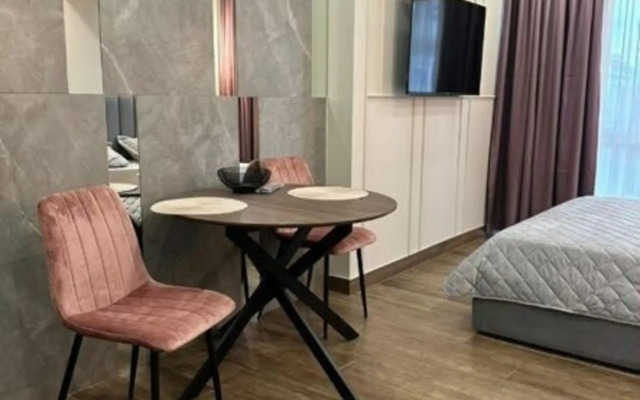 Na Ulitse Uchitelskoy 5 Flat