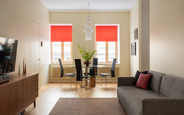 Апартаменты с тремя спальнями на Петроградской стороне