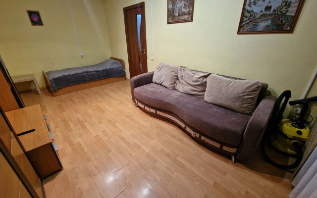 Квартира с Балконом в Спальном Районе