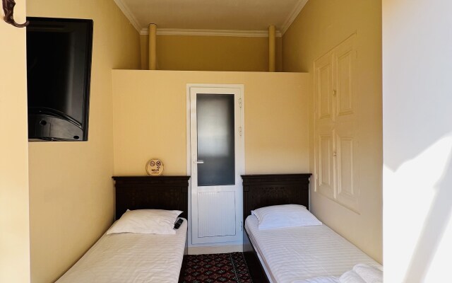 Al-Motrudiy Guest House