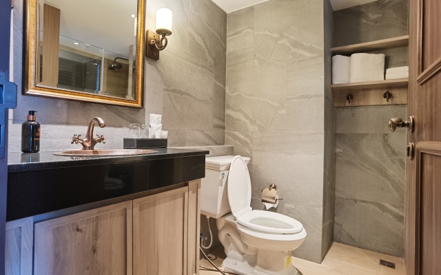 The Coach Hotel Sukhumvit / Asok BTS Bangkok by Compass Hospitality