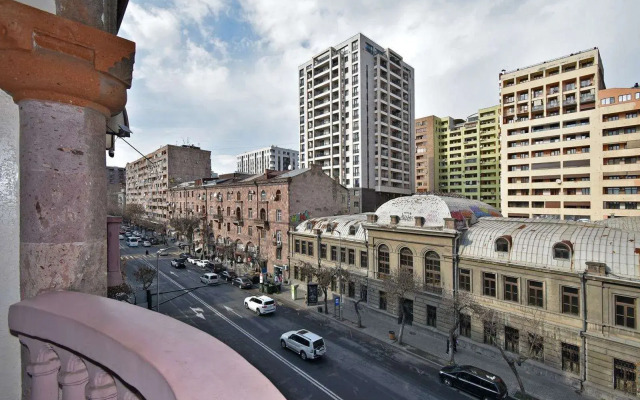 2-K, Ulitsa Amiryana, Am713 Flat