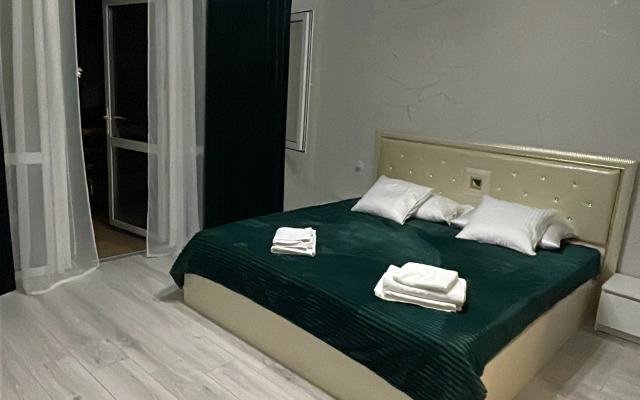 Leona Guest House